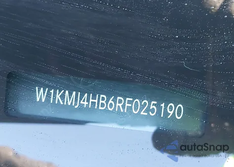2024 Mercedes-Benz Cle 300 4Matic z USA, uszkodzony, nr VIN W1KMJ4HB6RF025190